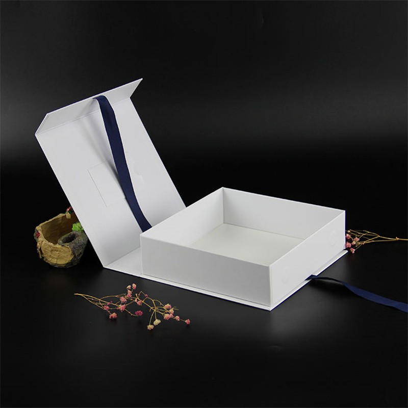 Caja de regalo magnética de cartón con tapa abatible y cierre magnético (4)