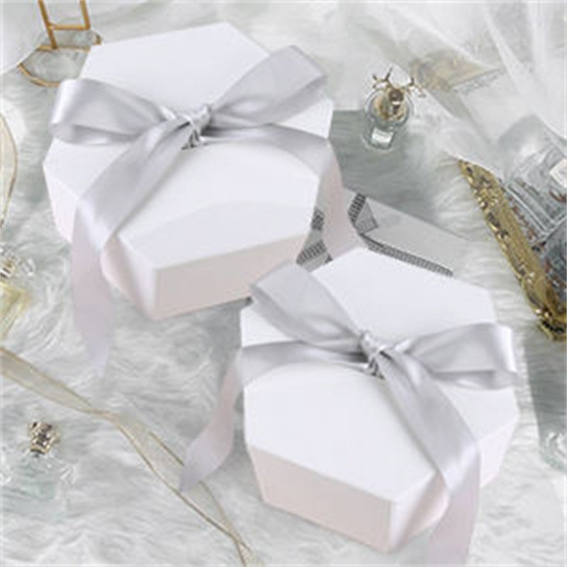 Caixa de presentación de agasallo de embalaxe de flores en forma de hexágono de cartón branco con Ribb1